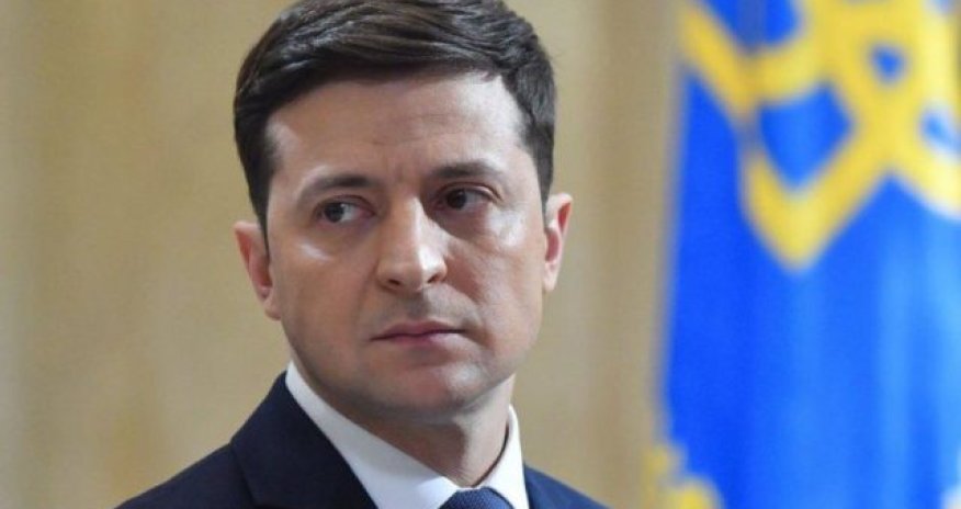 Prezident təyyarədə ölənlərin cəsədini belə qarşıladı: Matəm musiqisi və İran bayrağı- VİDEO