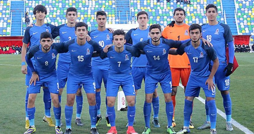 Siqaret çəkən futbolçular millimizdən uzaqlaşdırıldı