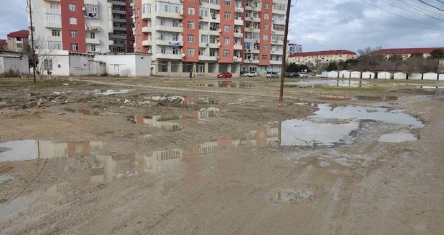 Sumqayıtda bu məktəbin yolu acınacaqlı vəziyyətdədir - FOTO