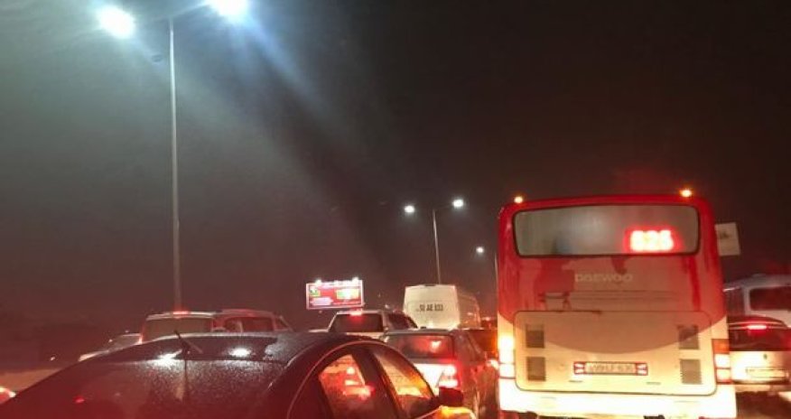 Bakı-Sumqayıt yolunda tıxac: “Moskva”dan Masazıra qədər - FOTO/VİDEO