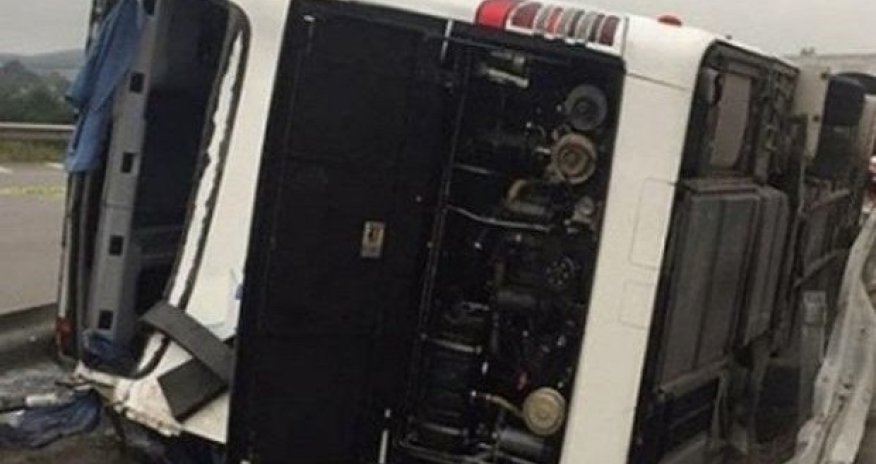 SON DƏQİQƏ - Bakıda ağır qəza, maşın körpüdən aşdı - Yaralılar var  