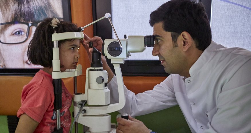 “Мобильная Глазная Клиника” Azercell оказала помощь более 900 человек