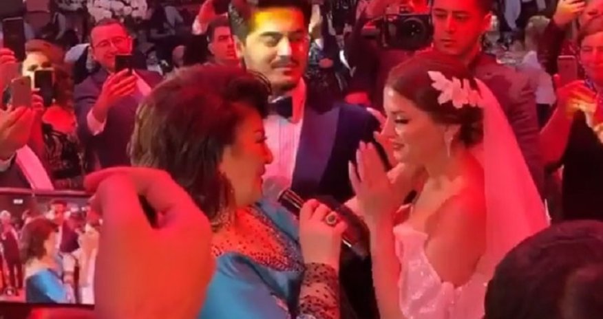 Aybəniz Haşımova oxudu, qızı göz yaşlarını saxlaya bilmədi (VİDEO)