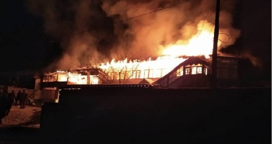 Azərbaycanda vəzifəli şəxsin evi yandı (VİDEO)