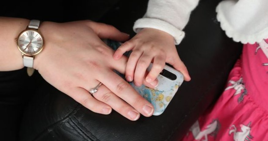 İki yaşlı uşaq “Facebook”un köməyi ilə anasını ölümdən qurtardı - FOTO
