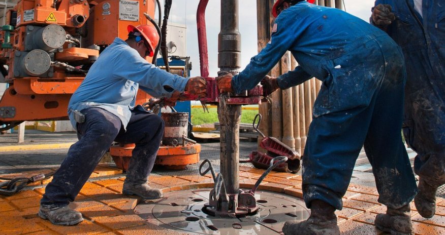 Азербайджанская нефть подешевела на доллар