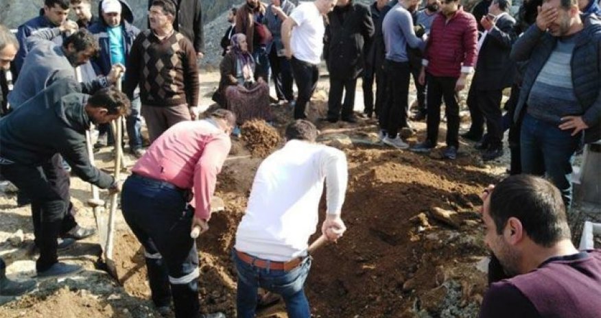 Məzarlıqda ŞOK HADİSƏ – Tabutu açanda GÖZLƏRİNƏ İNANMADILAR (FOTOLAR)