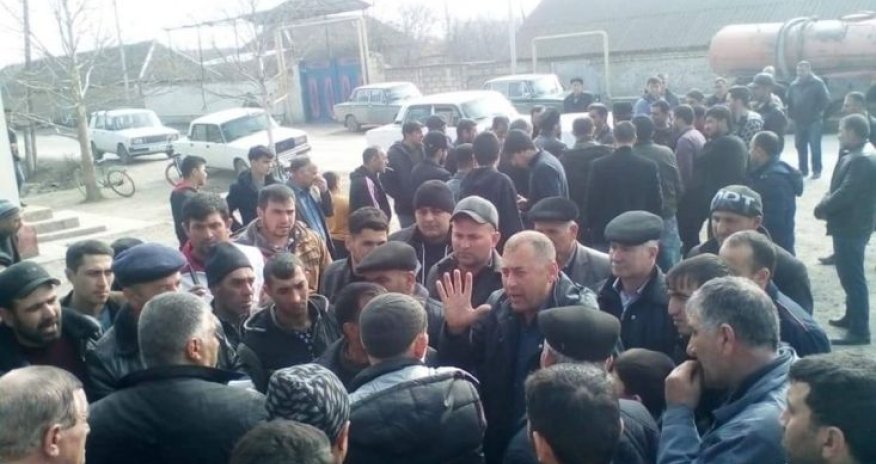 Zərdabda polislə kəndlilər arasında qarşıdurma - VİDEO