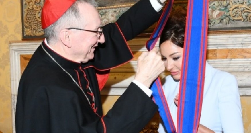 Mehriban Əliyeva Papa Cəngavər Ordeninə layiq görüldü - FOTOLAR