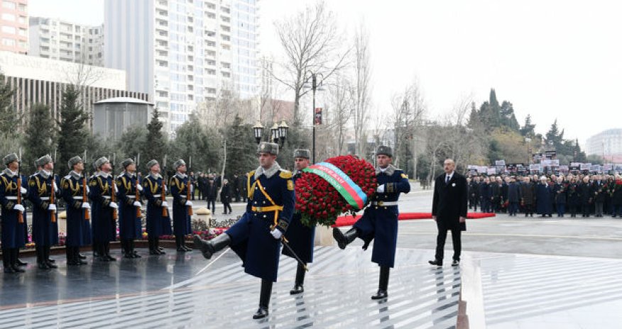 İlham Əliyev və Mehriban Əliyeva “Ana harayı” abidəsini ziyarət edib