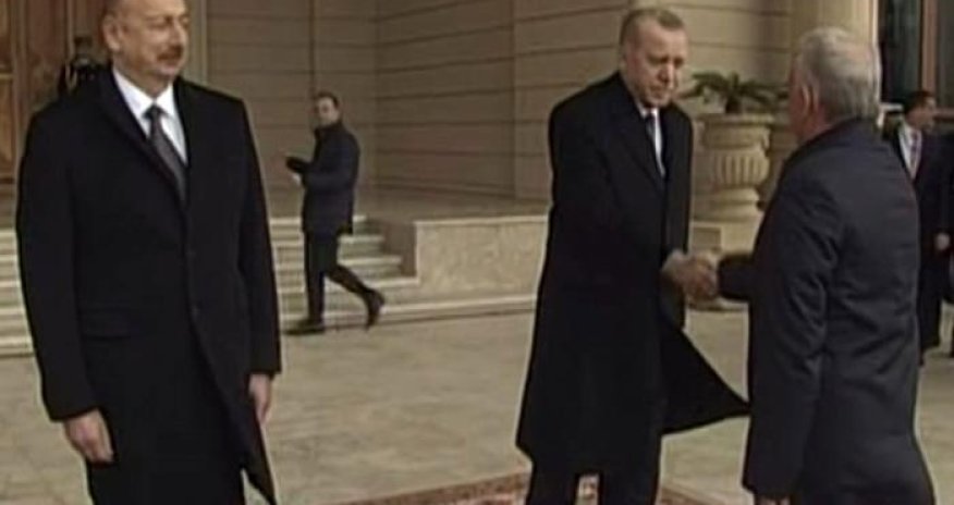 Əli Əsədovun Ərdoğanla salamlaşması Türkiyə mətbuatında gündəm oldu - VİDEO