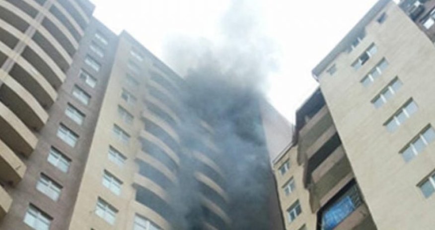 Bakıda çoxmərtəbəli binada yanğın - 14 nəfər təxliyə edildi