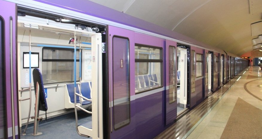 На трех станциях Бакинского метро прекращено движение