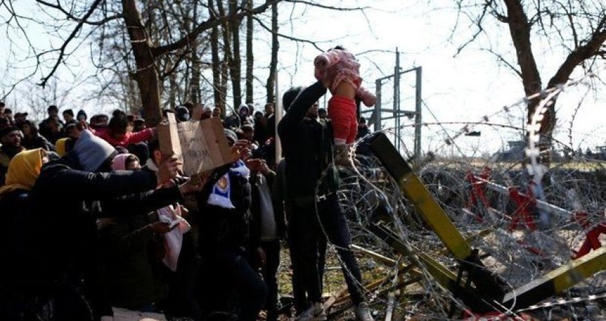 Sərhədə yığılan qaçqınlar Yunanıstana keçdilər - FOTO