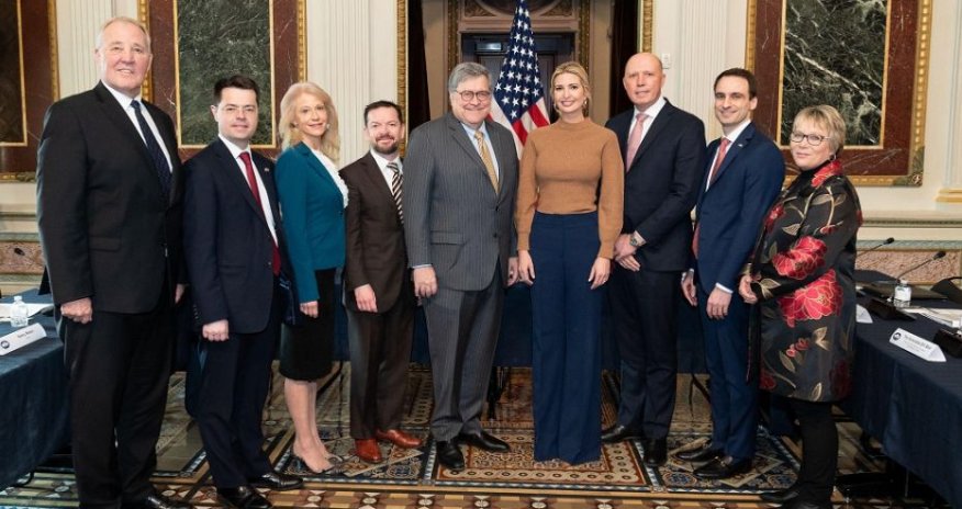 Trampın qızı ilə görüşən nazirdə koronavirus aşkarlandı