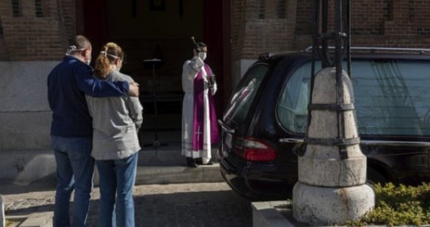 В Испании за сутки от коронавируса умерли 838 человек