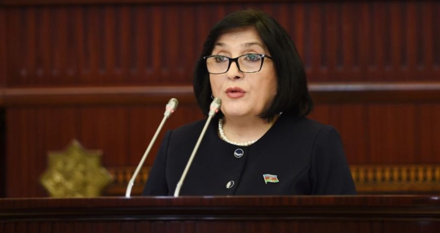 Milli Məclis sədri kreslonu dəyişdirdi - Nümunəvi addım