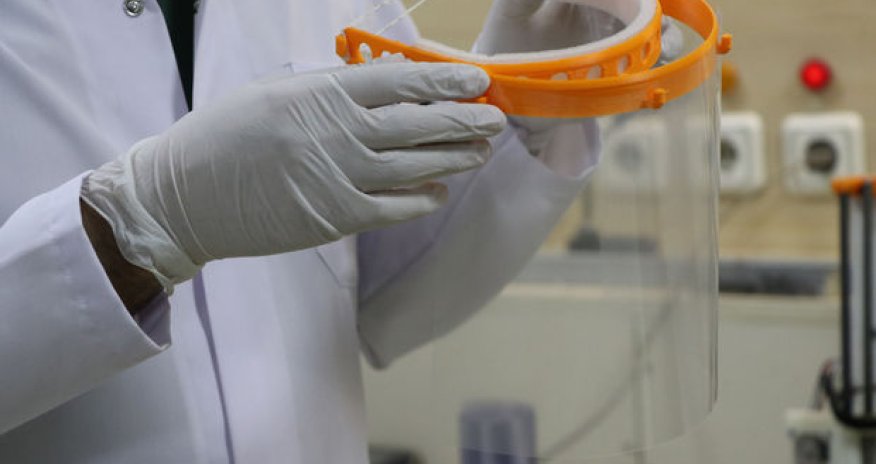 Azərbaycanda həkimləri koronavirusdan qorumaq üçün “üz sipəri”nin istehsalına başlanıldı