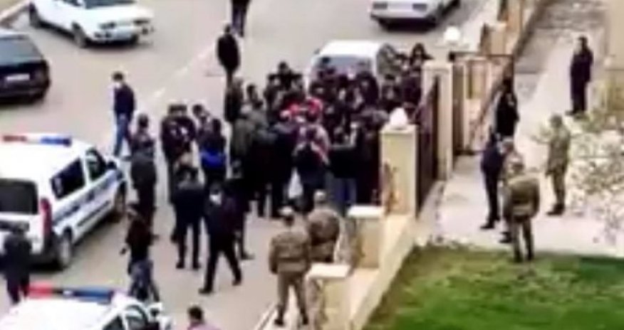 Sosial Dəstək Paketinin CAZİBƏSİ: Gəncədə əhali Məşğulluq İdarəsinin qarşısına axın etdi - VİDEO
