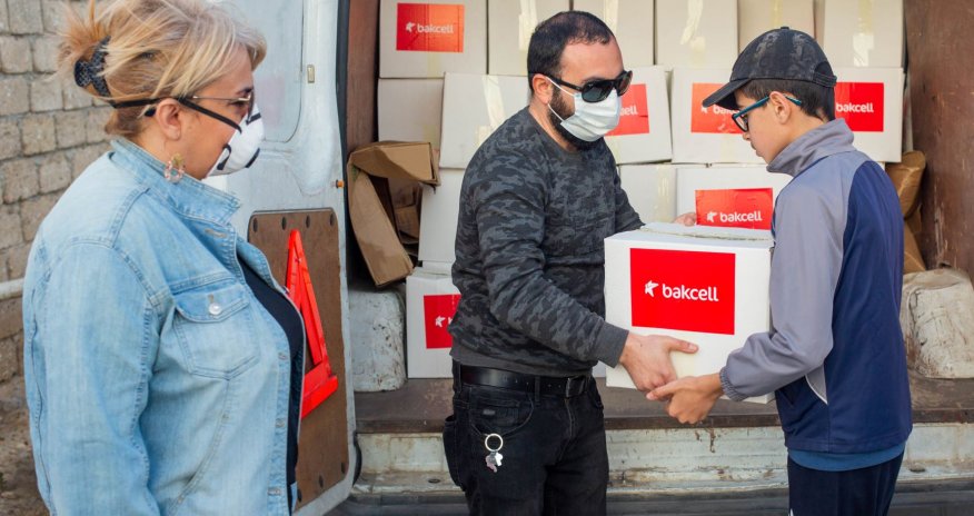 Bakcell Binədə yaşayan aztəminatlı ailələrə ərzaq yardımı edib  - FOTOLAR