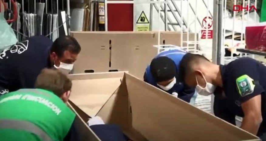 Xəstəxana və tabutlar çatışmadığı üçün bu üsula əl atdılar - VİDEO