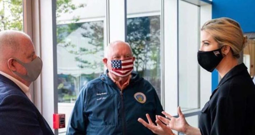 Köməkçisində koronavirus çıxan İvanka Tramp maskada