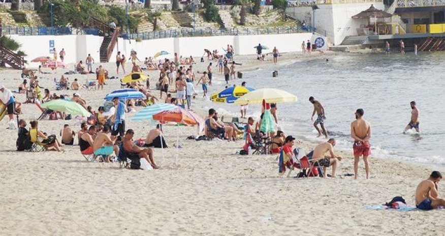 Koronavirusa rəğmən əhali sahillərə axışdı - VİDEO