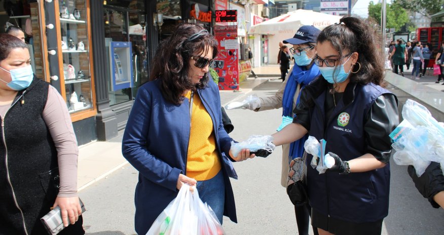 Yasamalda minlərlə insana pulsuz tibbi qoruyucu vasitələr paylanıldı - FOTOLAR