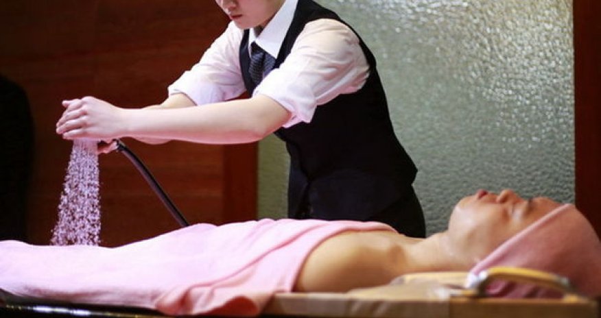 Qadağalara baxmayaraq, ölünü yudular və koronavirusa yoluxdular