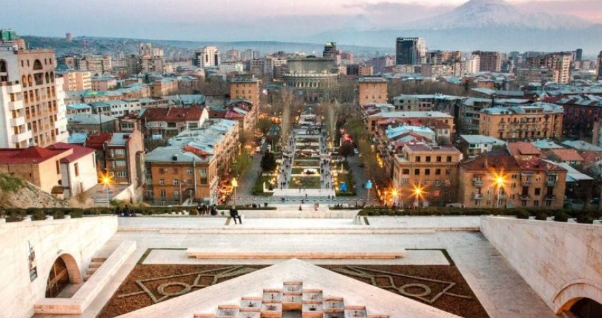 İki azərbaycanlı Yerevanın mərkəzində çəkiliş etdi - VİDEO