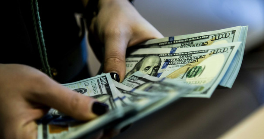 Спрос на доллар на валютном аукционе сократился более чем на 8%