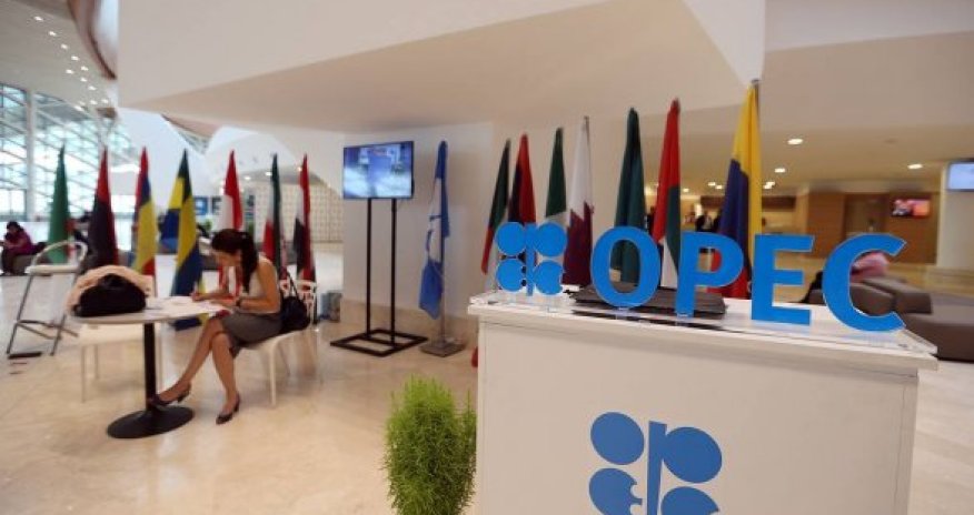 В ОПЕК договорились продлить сокращение добычи нефти