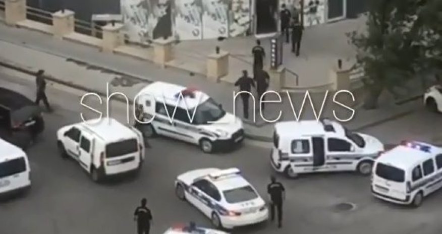 Bakıda polis maşınları marketi mühasirəyə aldı və... - VİDEO