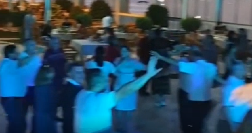 Karantin rejiminə əməl etməyib belə əyləndilər - VİDEO