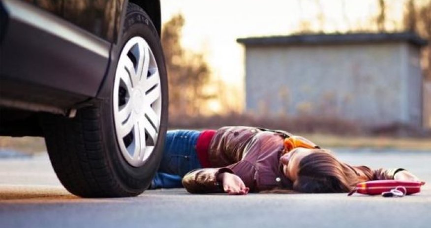 Bakıda anasının doğum gününə gedən qızı avtomobil vurub - FOTO