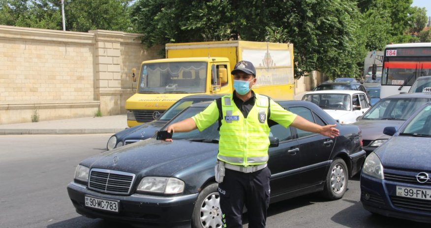 Bu şəxs postdan 2 dəfə geri qaytarıldı, üçüncüdə isə... - VİDEO