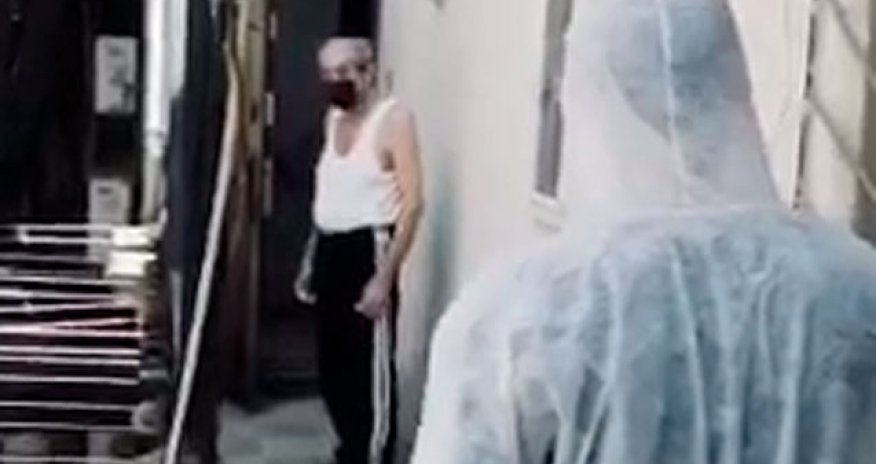 Daha bir koronavirus xəstəsi mağazada saxlanıldı - VIDEO