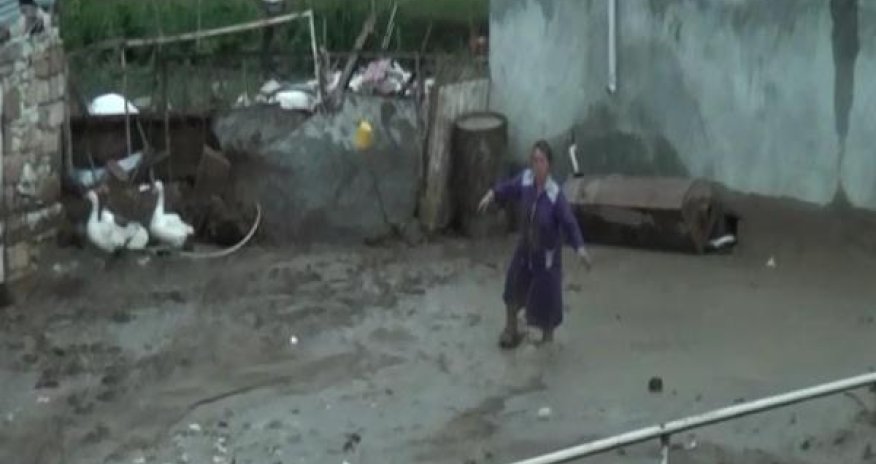 Güclü yağış Goranboyda selə səbəb olub