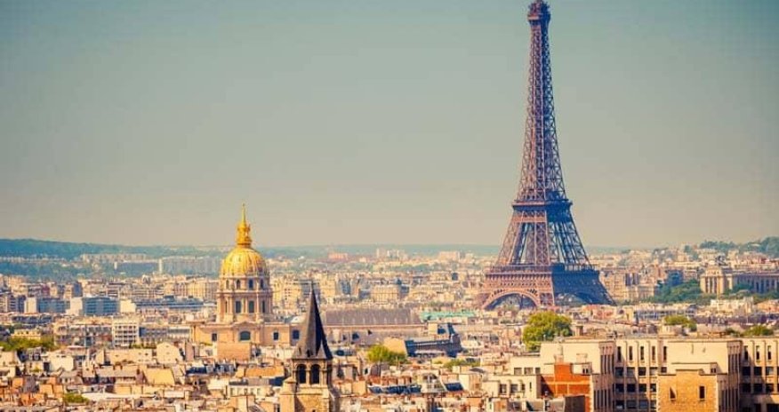 Франция посвятила День взятия Бастилии медикам, борющимся с COVID-19