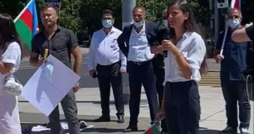 Milli Qəhrəmanın qızı BMT-nin önündə etiraz aksiyası keçirib- FOTOLAR