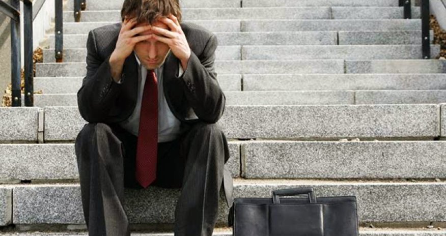 Bu nazirliyin iki əməkdaşı işdən çıxarılıb