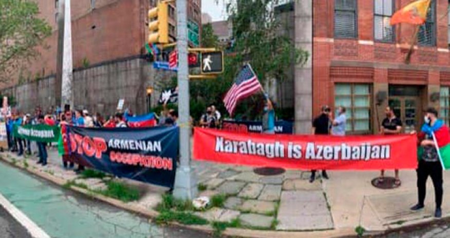 Azərbaycanlılar Nyu Yorkda Ermənistan konsulluğu önündə etiraz aksiyası edib- FOTOLAR