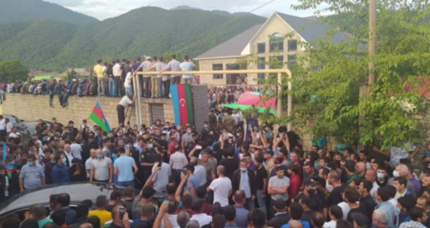 Polad Həşimovun evinin qarşısından bayrağın götürülmə səbəbi AÇIQLANDI