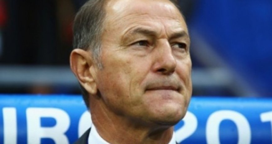 Azərbaycan milli komandasının baş məşqçisi Azərbaycana gəlir