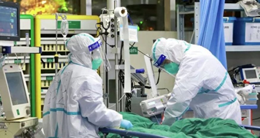 Azərbaycanda yüzlərlə əsgəri ölümdən xilas edən həkim koronavirusdan öldü (FOTO)