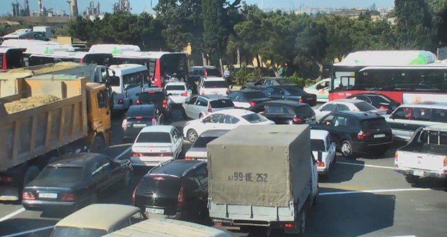 Karantin yumşaldı, Bakı küçələrində tıxaclar yarandı... - FOTOLAR