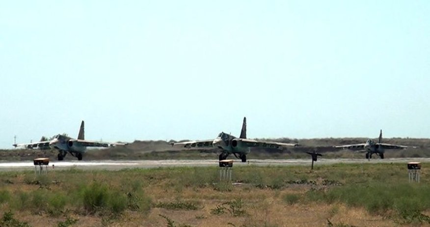 Türkiyə qırıcıları Bakıya gəldi - VİDEO