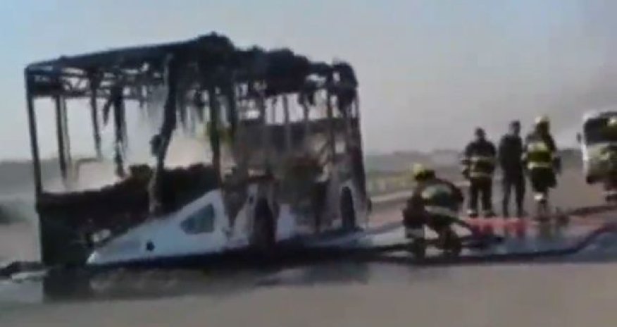 Bakıda avtobus yanıb - VİDEO