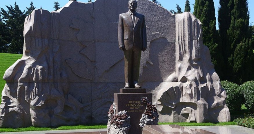 Türkiyənin Müdafiə naziri Fəxri xiyabanda- FOTOLAR-VİDEO