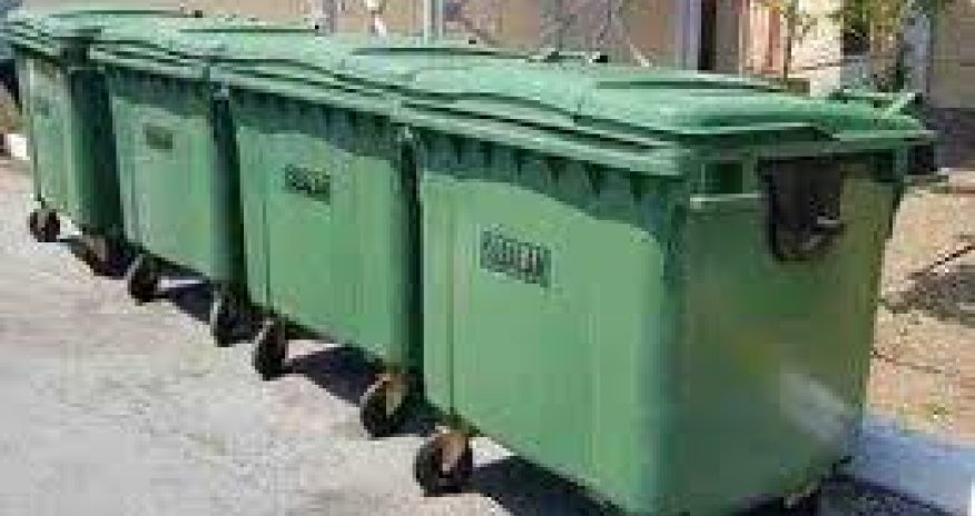 Villa sahibinin qəzəbinə  gəlmiş zibil qablarını Bakı şəhəri İH sakinlərə qaytardı- VİDEO